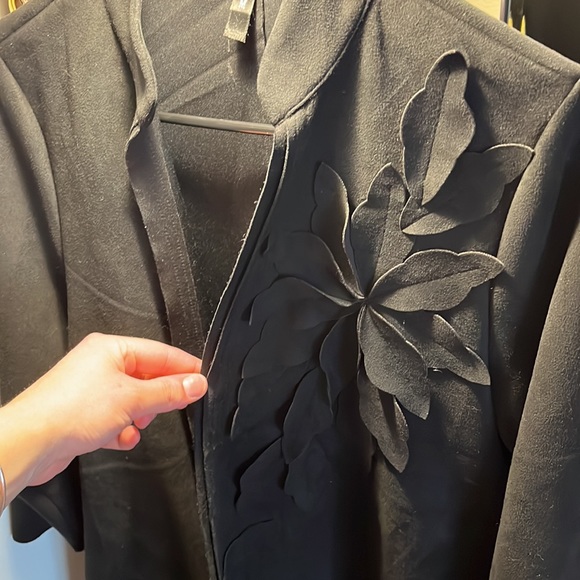 Black coat - Picture 2 of 3